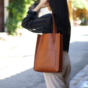 How to Match the Color of Your Handbag With an Outfit